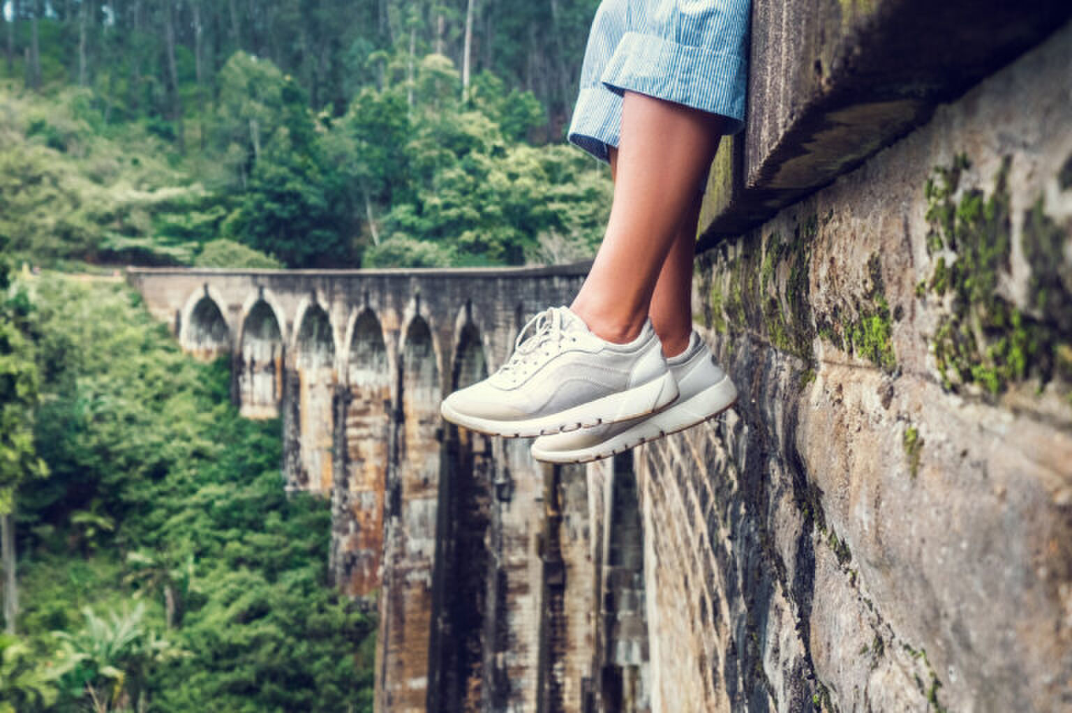 De mooiste witte sneakers die jij in je kledingkast nodig hebt