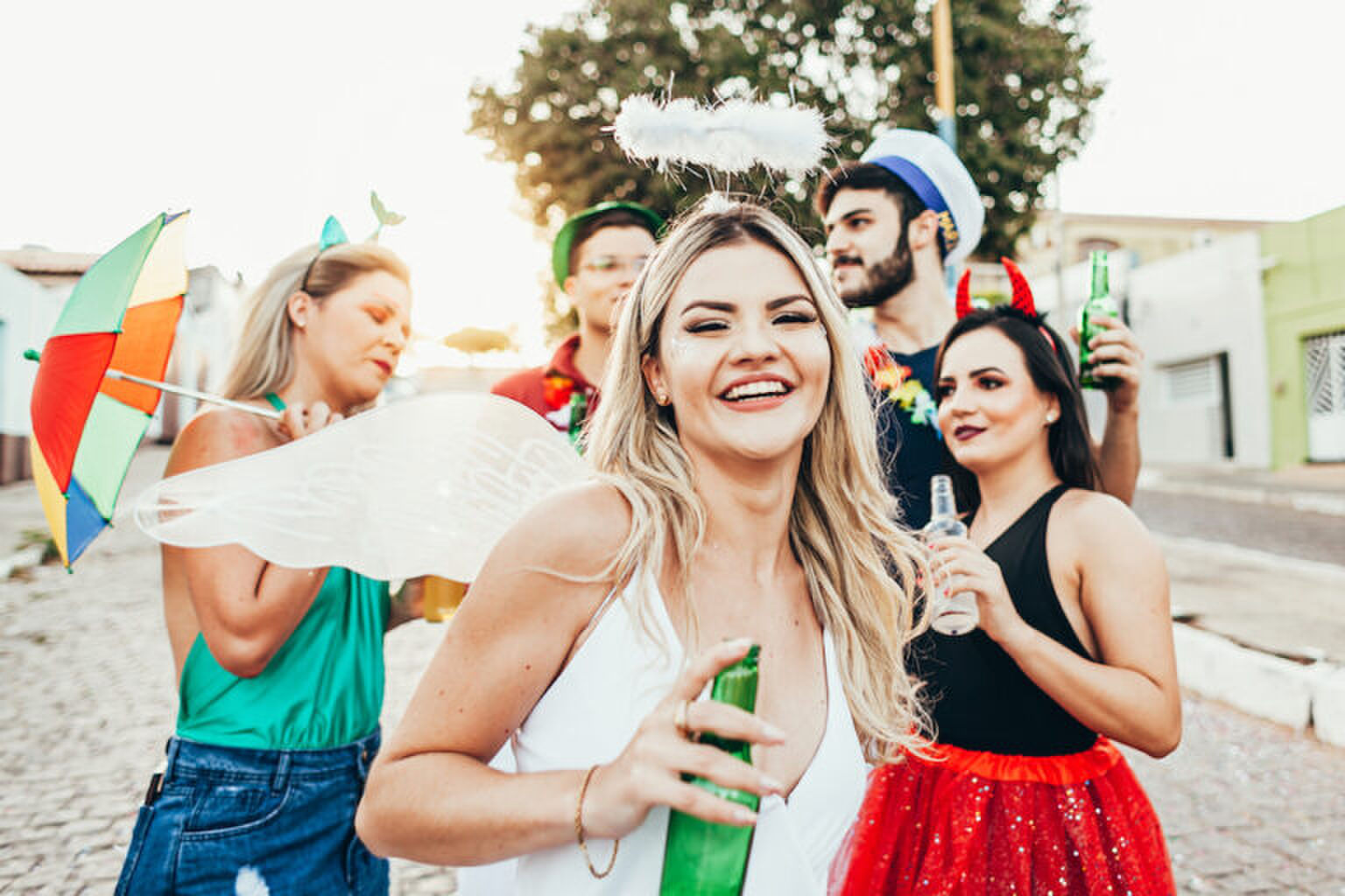 Deze 9 situaties maak jij dit jaar sowieso mee tijdens carnaval