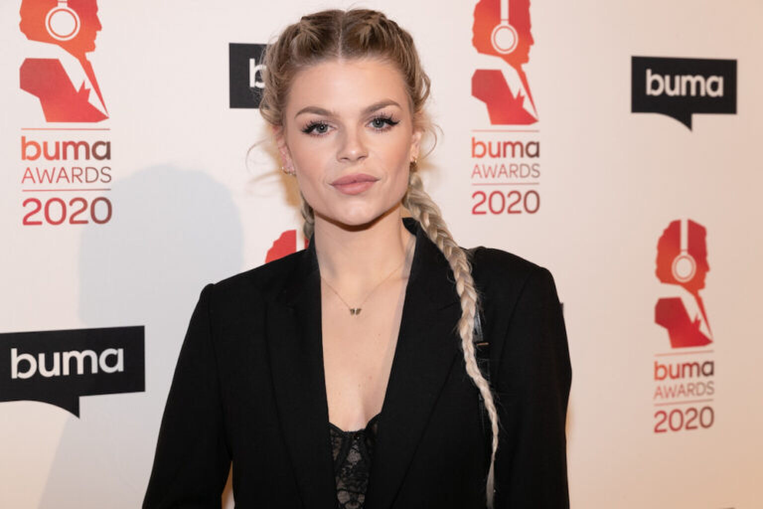 Zien: Snelle en Davina Michelle zingen &rsquo;17 miljoen mensen&rsquo;