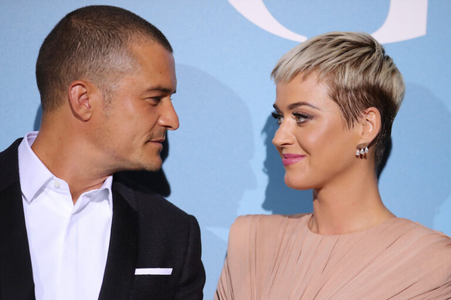 Orlando Bloom en Katy Perry maken het geslacht van hun baby bekend