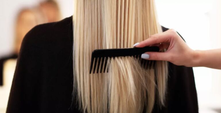 Zelf je haar knippen en bijpunten doe je zo