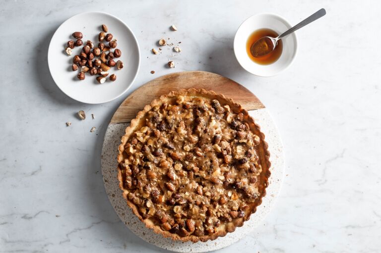 Notentaart en notenkoek maken met &eacute;&eacute;n recept: zo easy bak je beide baksels