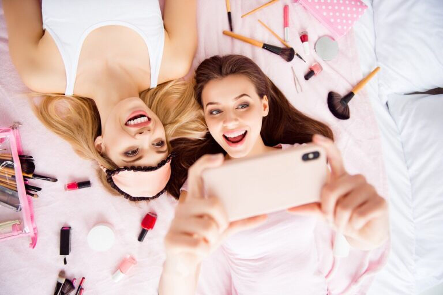 Deze 17 g&ecirc;nante dingen doe je alleen met je bestie