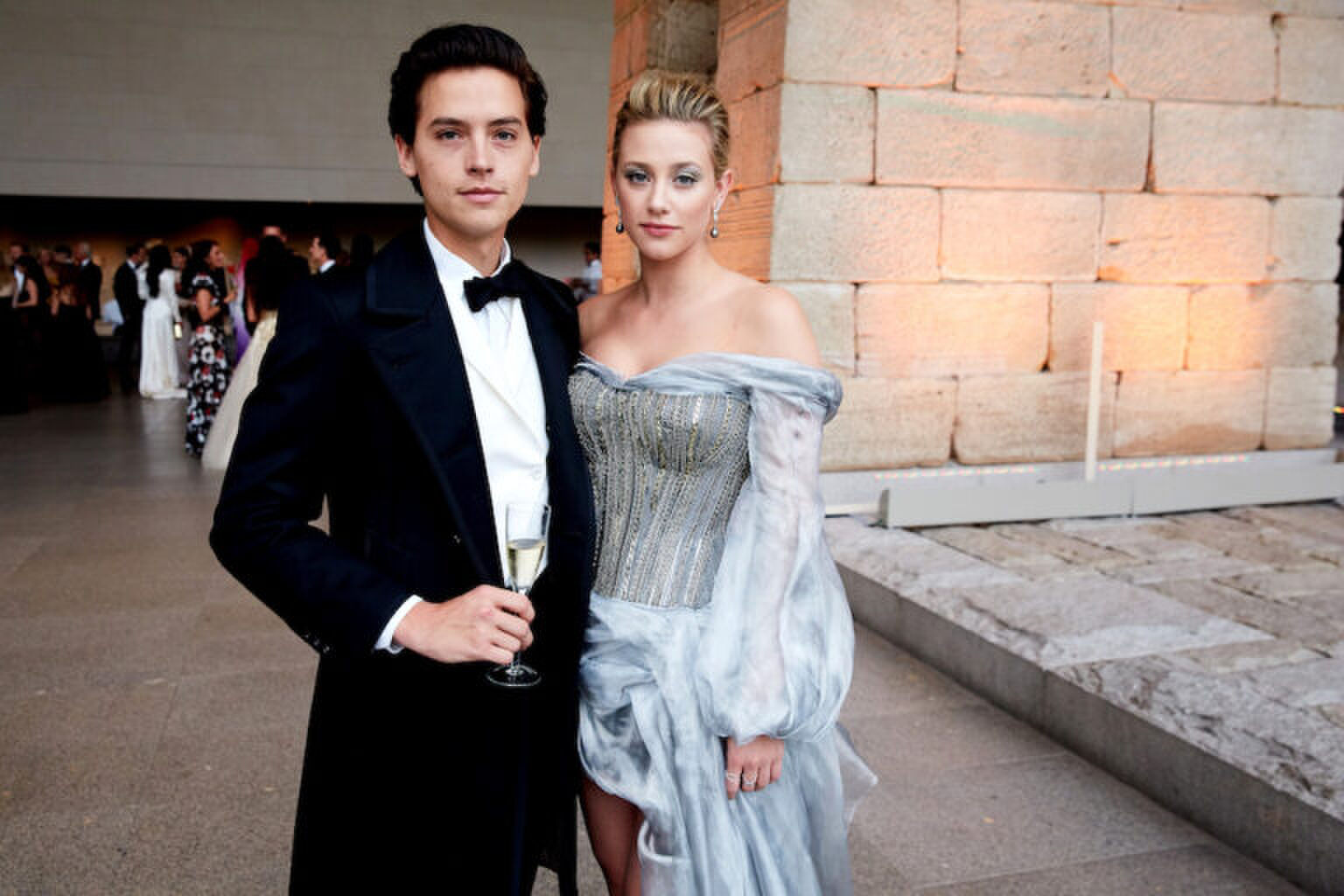 Het lijkt er op dat Riverdale&rsquo;s Cole Sprouse en Lili Reinhart uit elkaar zijn