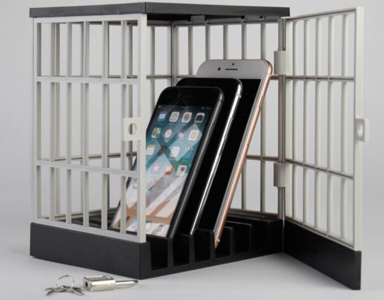 Berg je telefoon op in deze &lsquo;telefooncel&rsquo; om afleiding te voorkomen