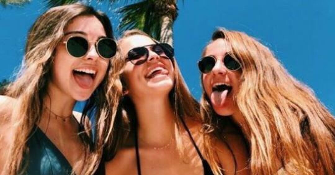 Deze situaties herkent iedereen die weleens op jongerenvakantie is geweest