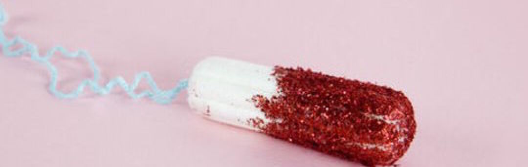 6 klachten tijdens je menstruatie die niet per se &lsquo;normaal&rsquo; zijn