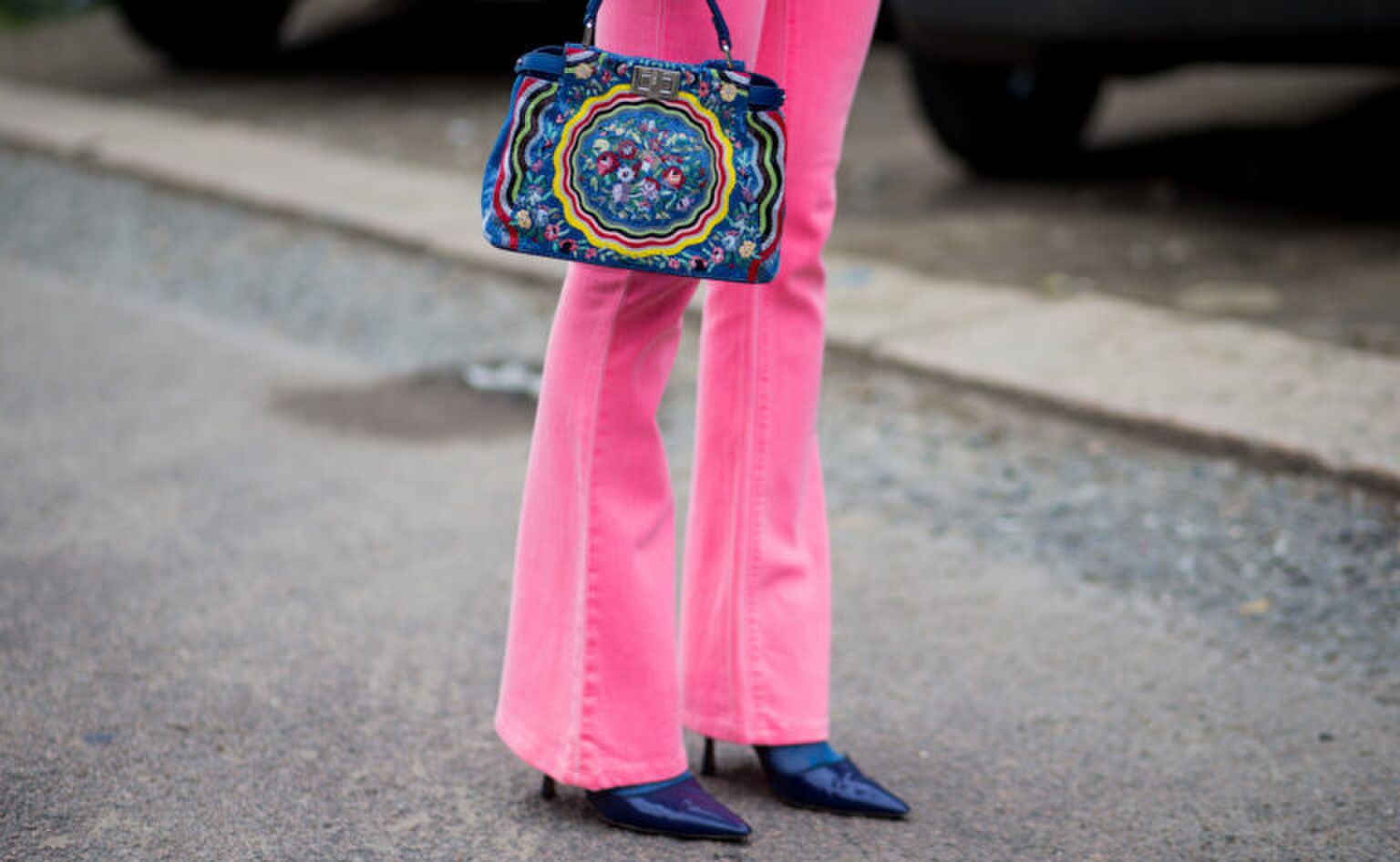 Deze flared jeans zijn perfect voor de nazomer