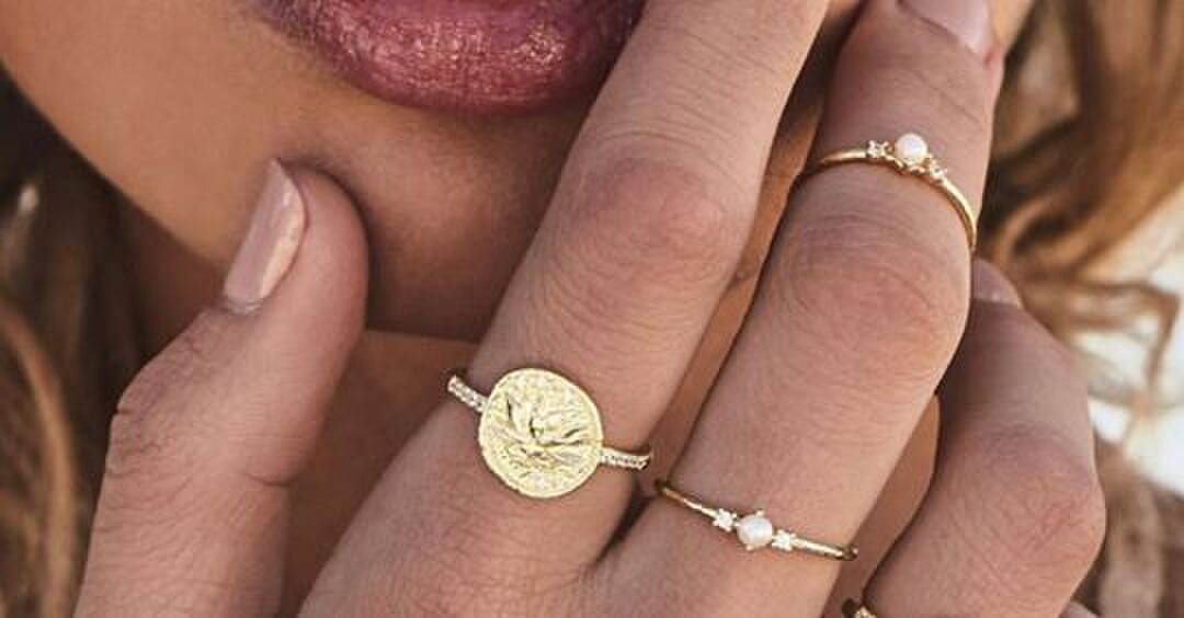 10 mooie goudkleurige ringen voor een perfecte ringparty