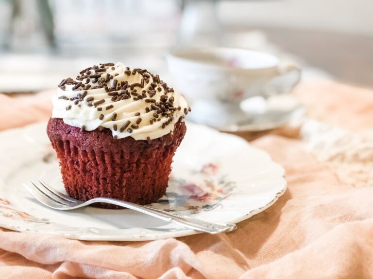 Met dit recept maak je de lekkerste red velvet cupcakes