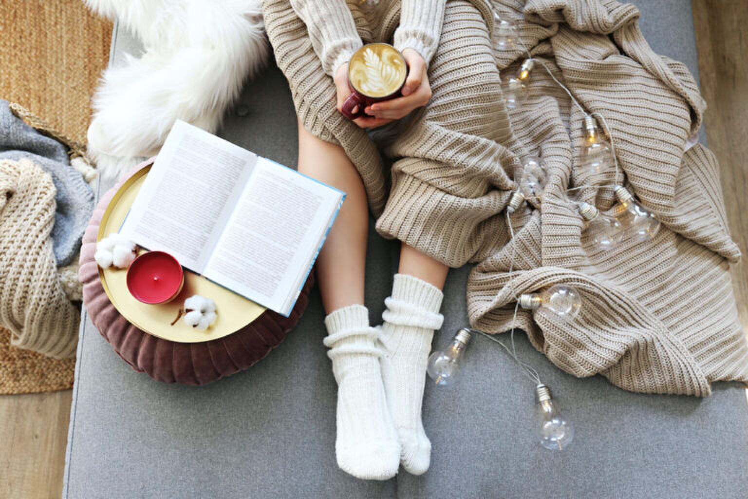 Sokjes boven je schoenen zijn d&eacute; trend (en deze selectie is onmisbaar in je garderobe)