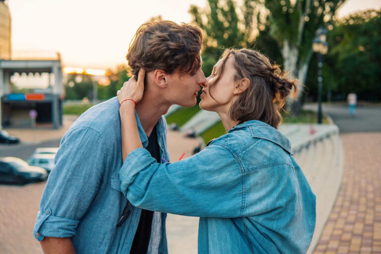 Slecht in flirten? Zo moet je kijken om je crush aan de haak te slaan