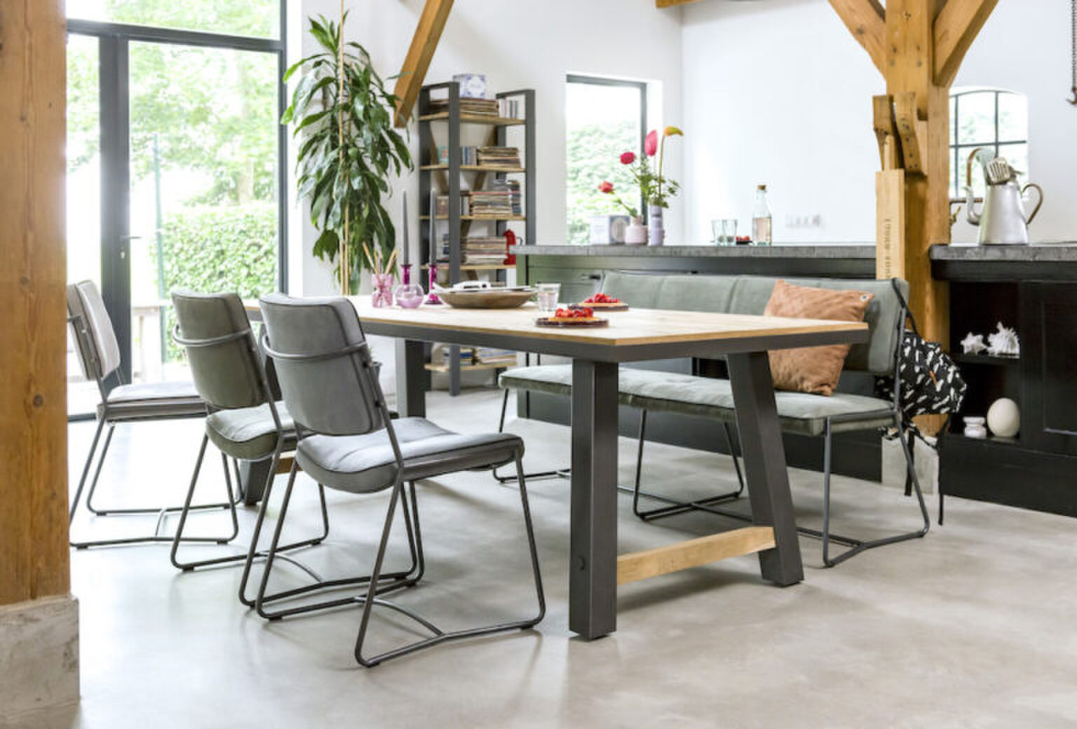 Een eetbank in je interieur? Dit is waarom dat zo populair is