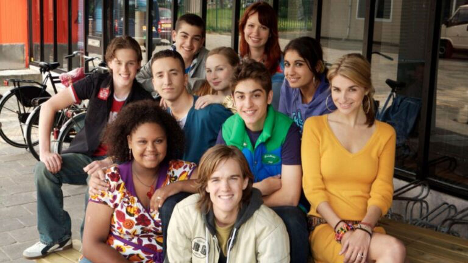 Castfoto van seizoen &eacute;&eacute;n van de serie: SpangaS.