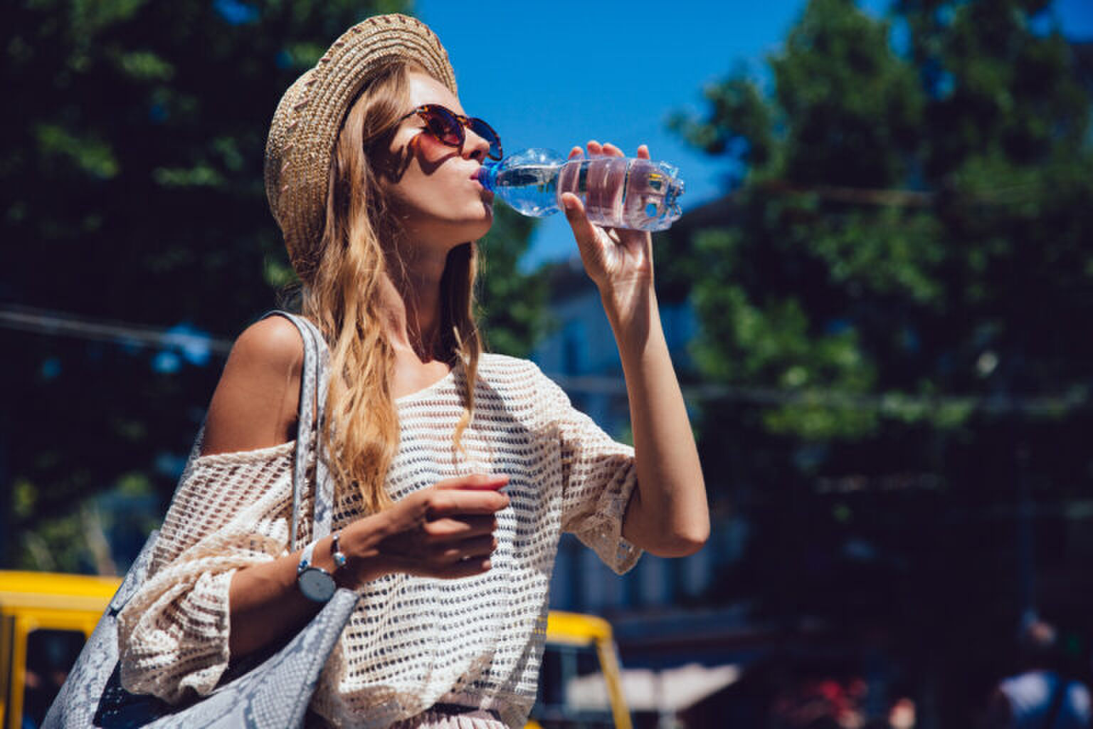 Need to know: Dit is hoeveel glazen water jij eigenlijk per dag moet drinken