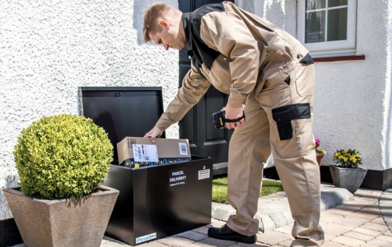 Ideaal: met deze handige pakketbox hoef je niet thuis te blijven als je een pakketje verwacht