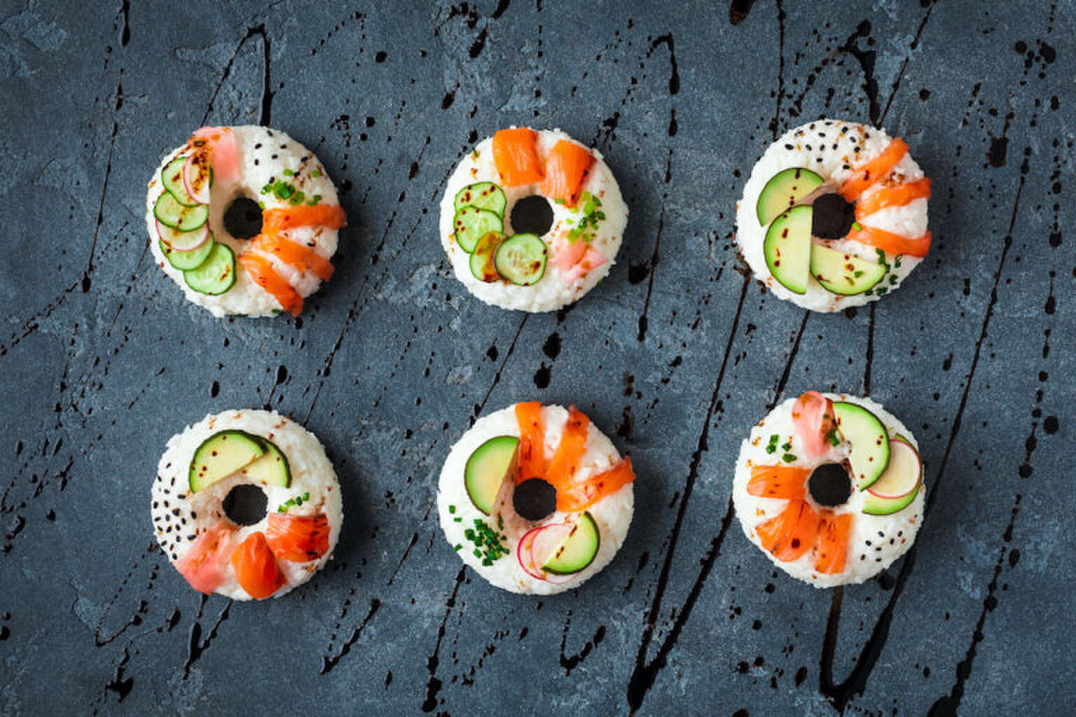 Sushi donuts zijn hartstikke populair &eacute;n lekker (en zo maak je ze)