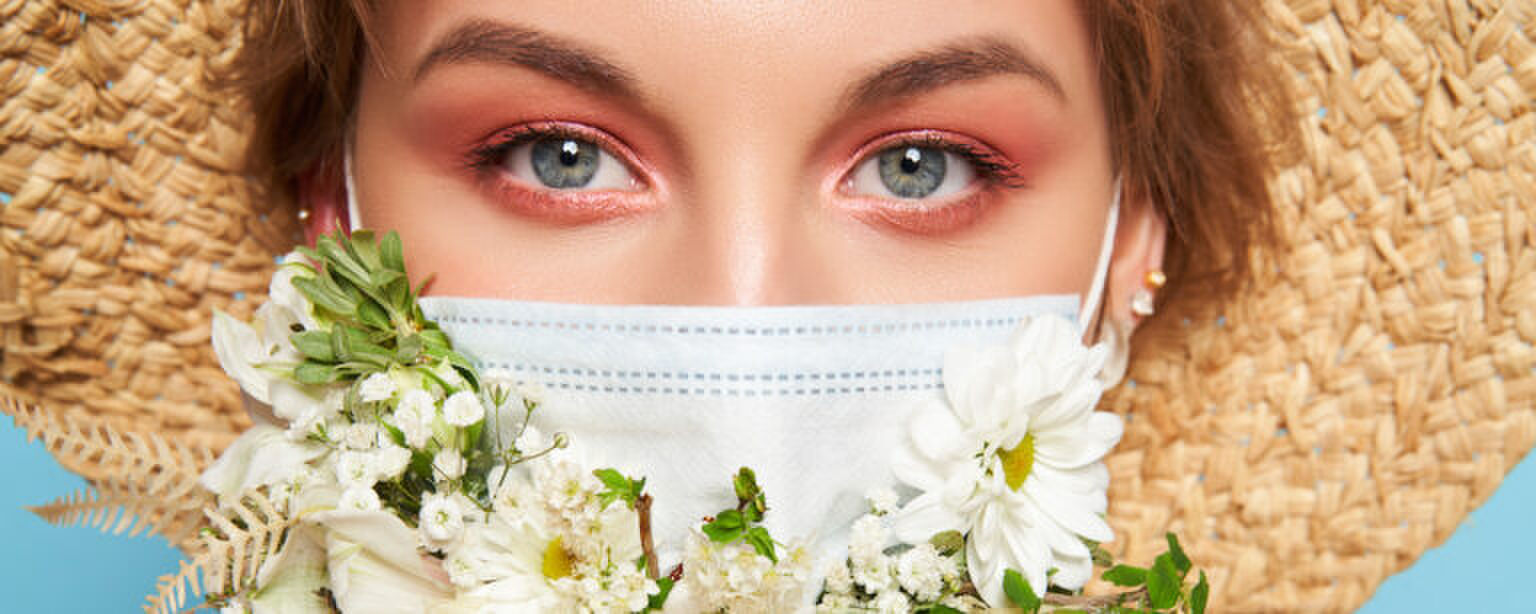 Zo blijft je make-up alsnog goed zitten terwijl je een mondkapje draagt