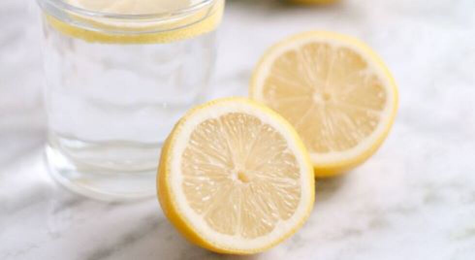 Dit zijn de voordelen van citroenwater drinken