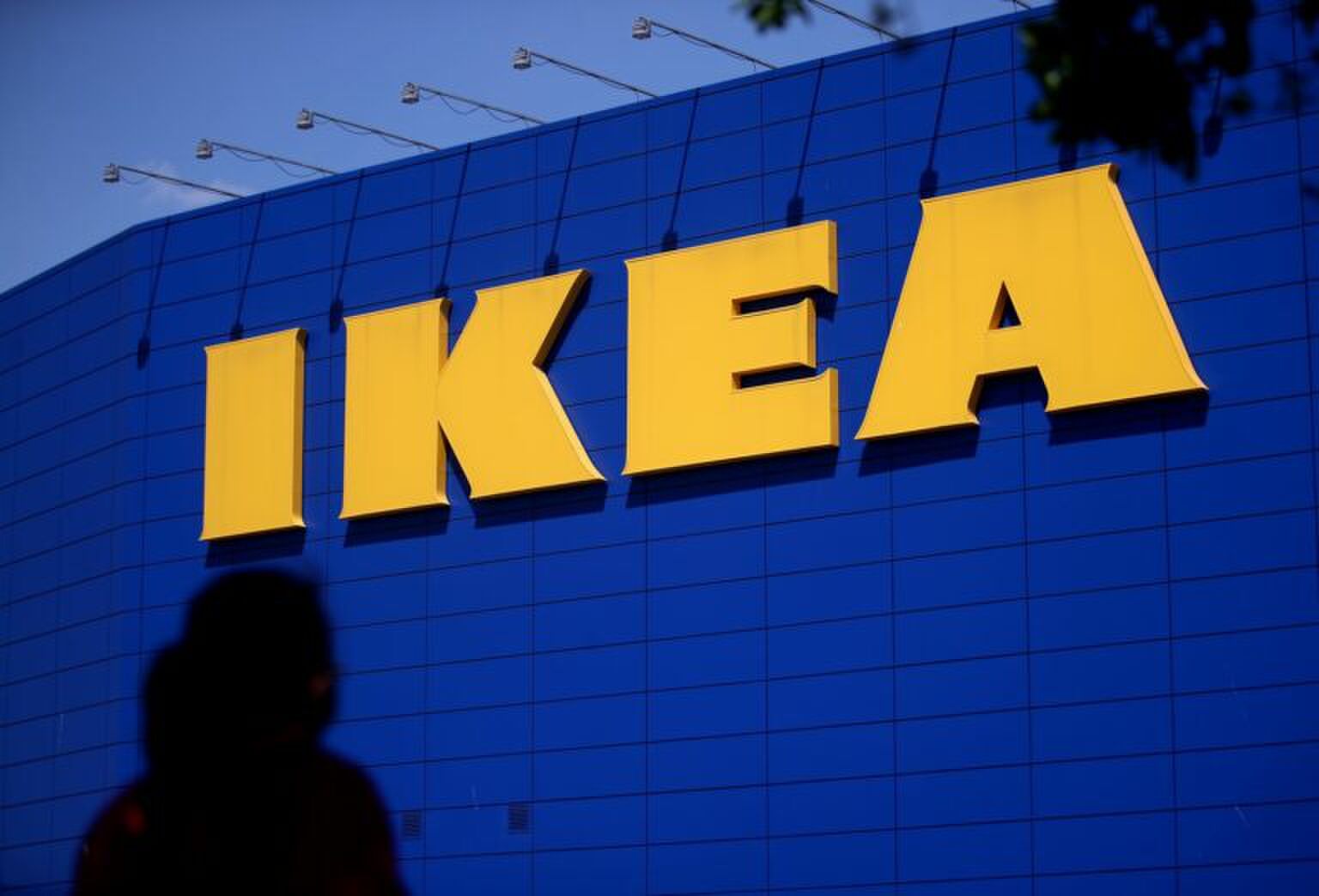 Deze 9 gedachten gaan door je hoofd als jij een Ikea-meubel in elkaar probeert te zetten