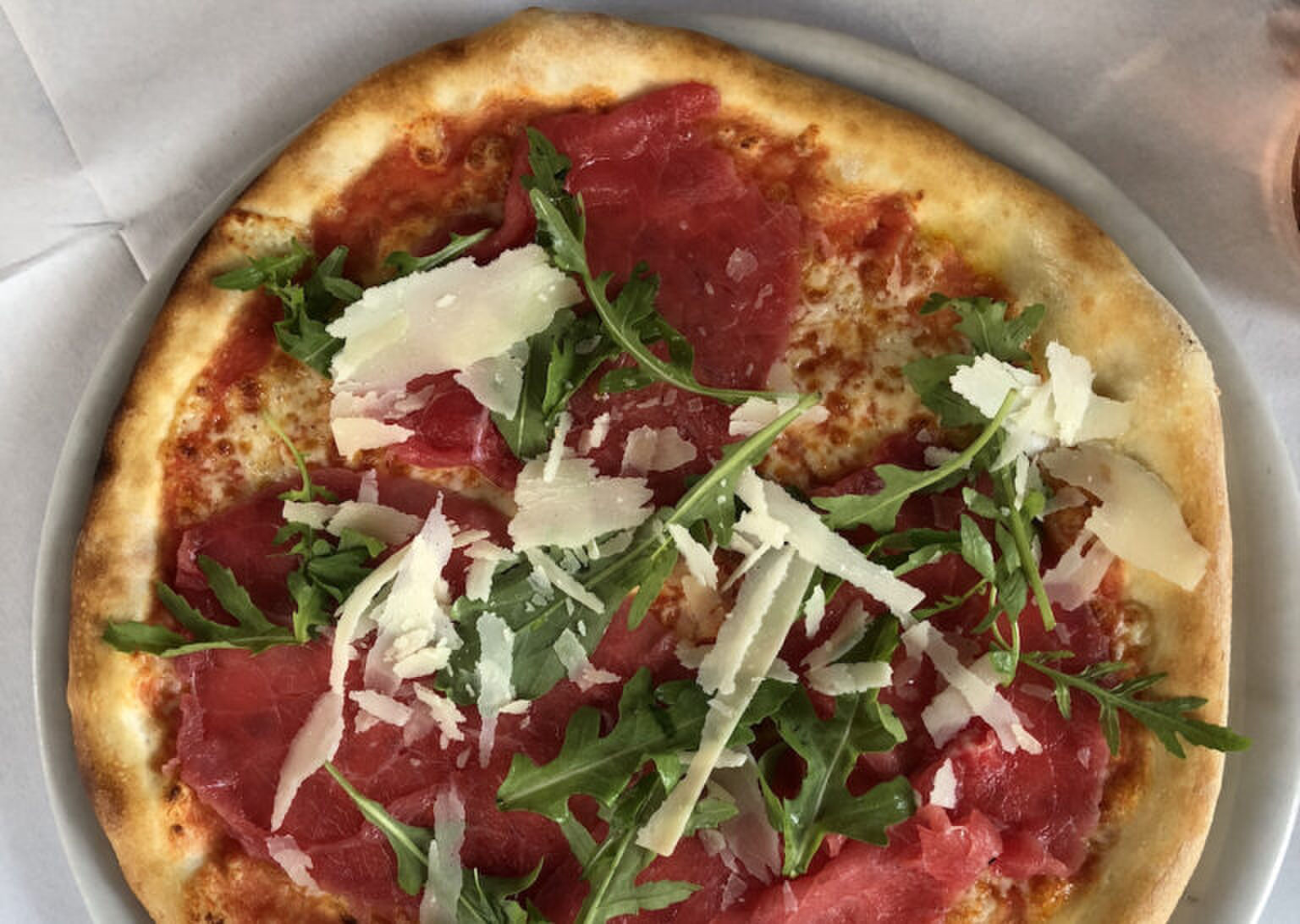 Zo maak je: carpaccio bloemkool-bodem pizza