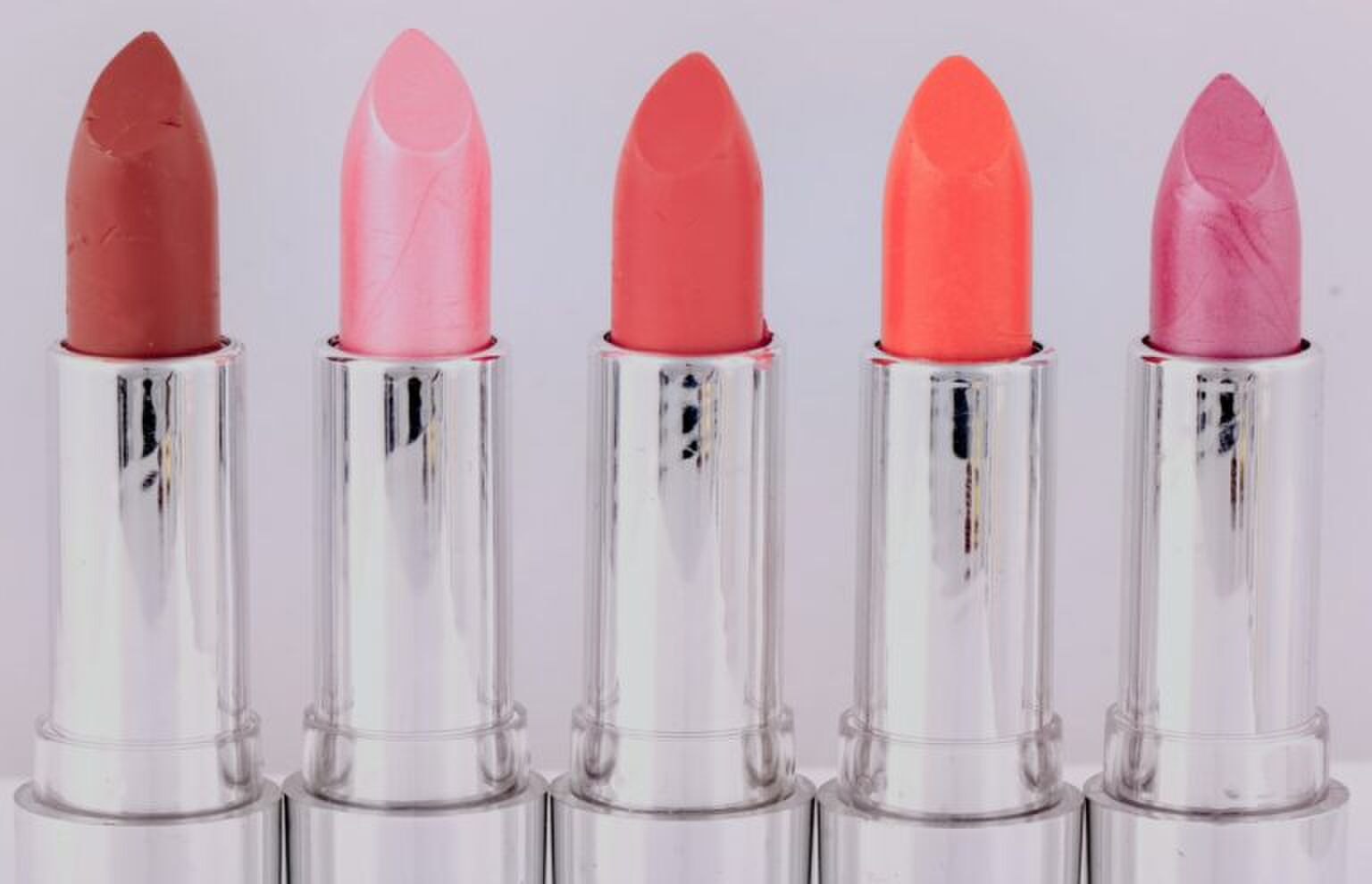 Welke kleur lipstick staat het beste bij mijn huid? Met deze tips en tricks kom jij hier achter