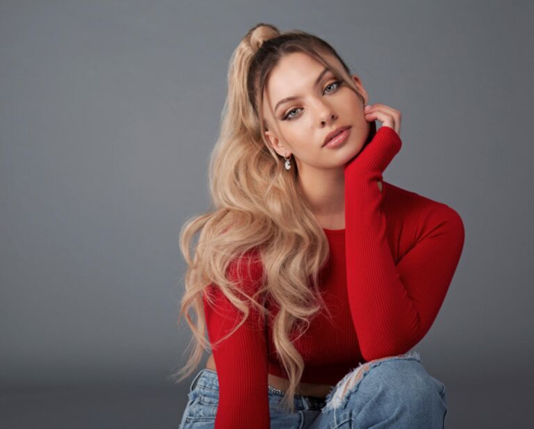 Interview: Amber Delil over carri&egrave;re en liefdesleven: &ldquo;Ik trek mij niets aan van de mening van anderen&rdquo;