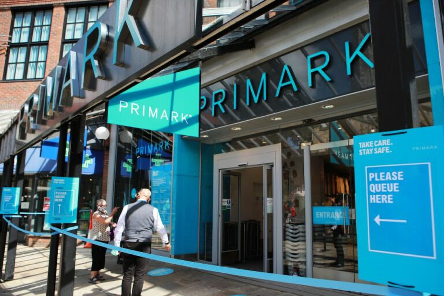Wanhopige shoppers: Toegangsbewijzen voor Primark online verhandeld