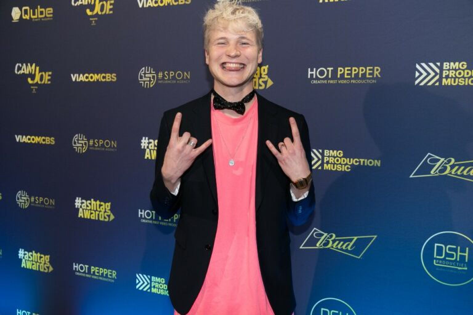 VIDEO: Guy, het jongetje dat de aandacht van heel Nederland trok in de video&rsquo;s van Kalvijn