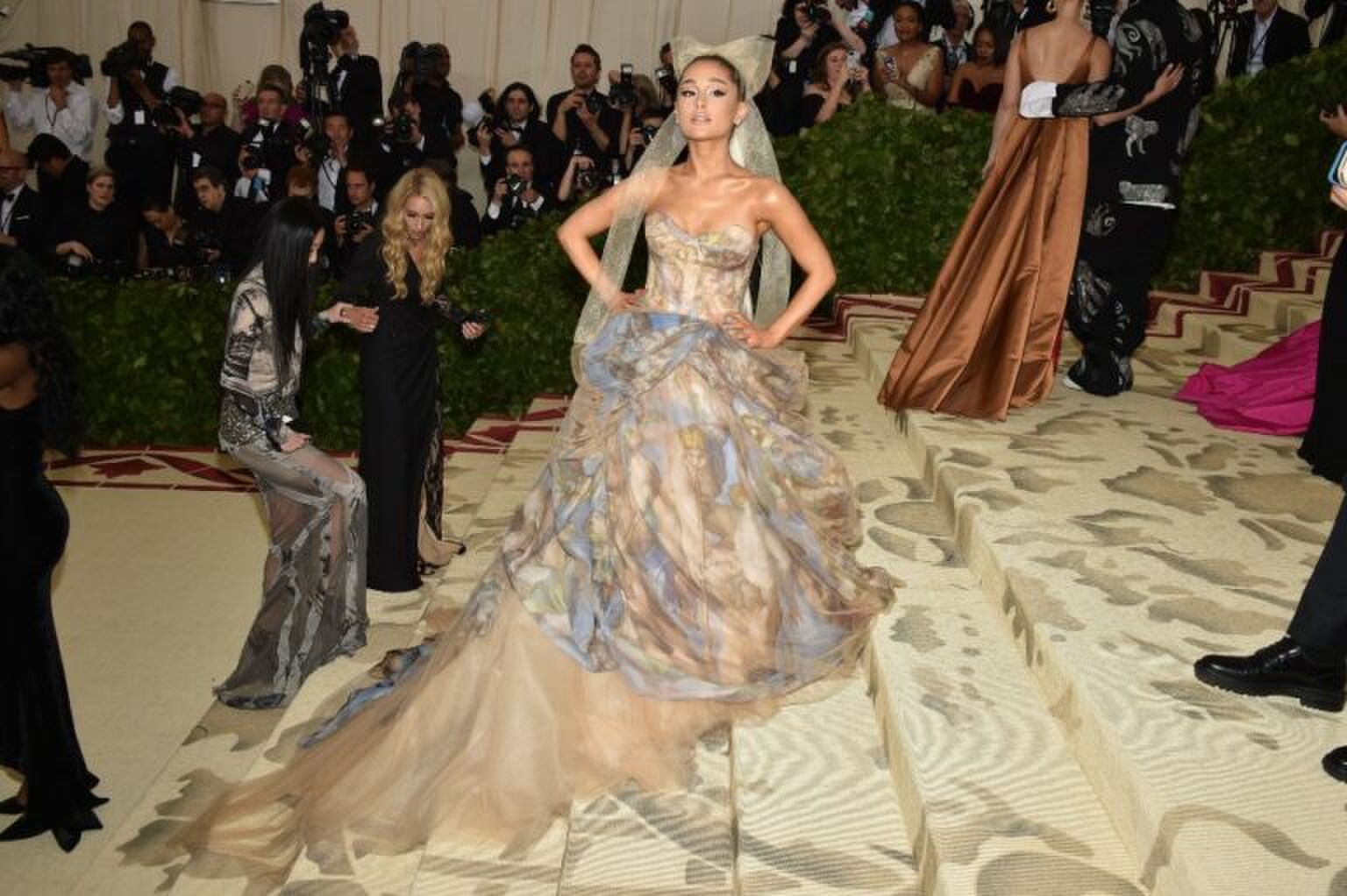 FOTO&rsquo;S: Ariana Grande geeft een inkijkje in haar bruiloft