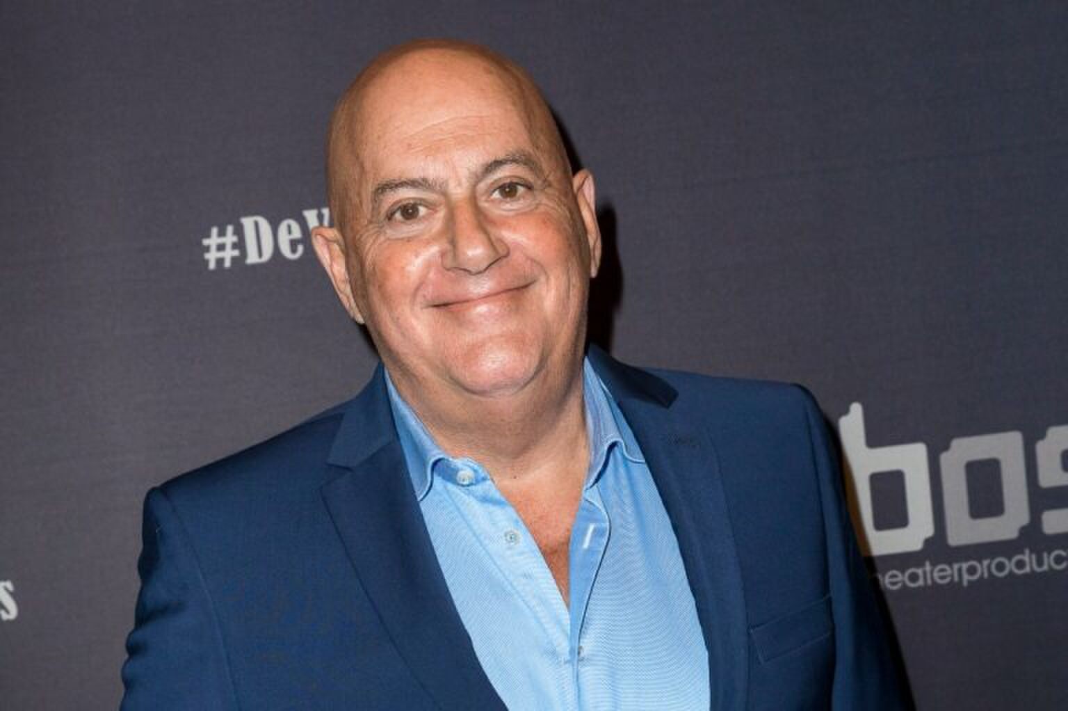 VIDEO: Jack van Gelder zingt Summer Holiday