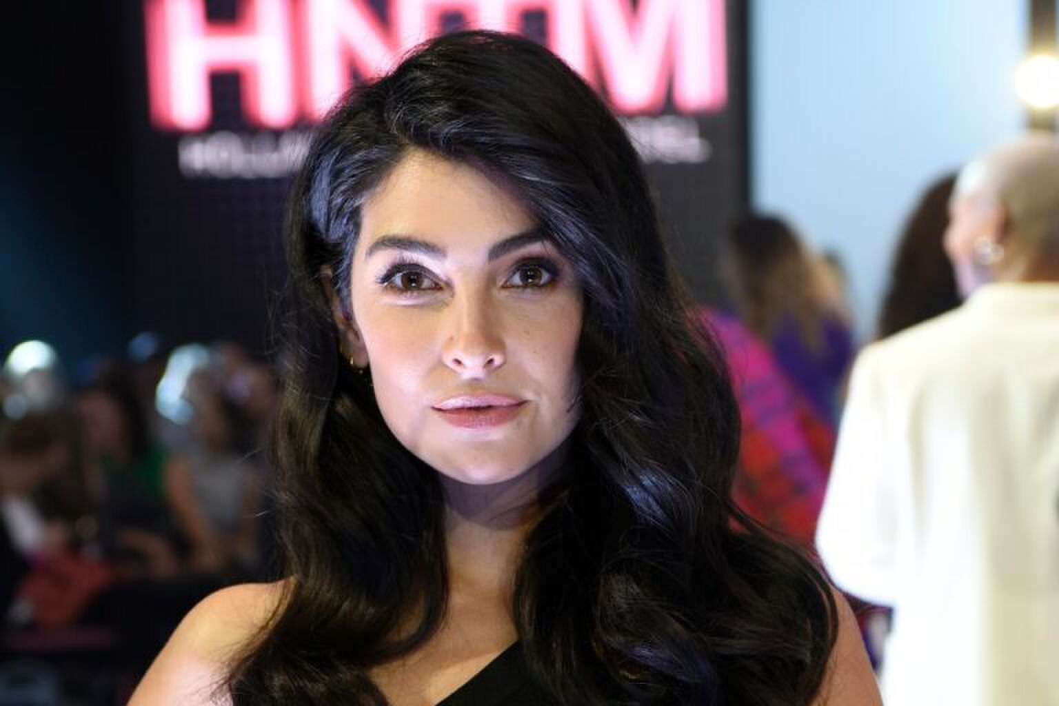 Wauw: Anna Nooshin heeft een compleet nieuwe look