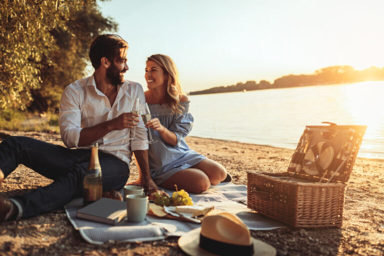 Hot girl summer: 10 tips om een flirty gesprek aan te knopen