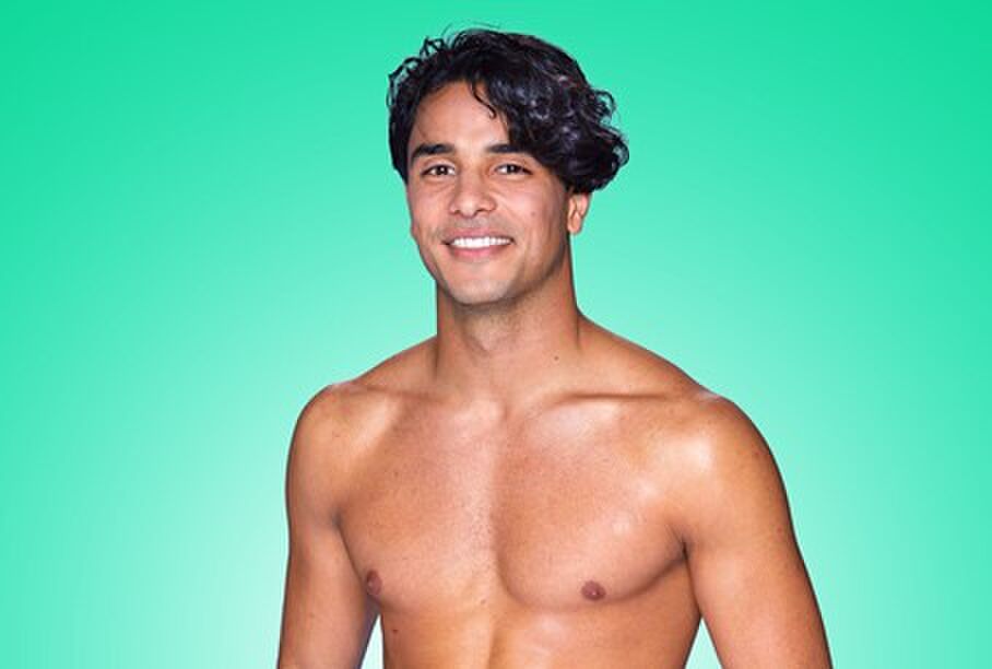 Ali uit Love Island 2021 reageert: heeft hij echt al een vriendin thuis?