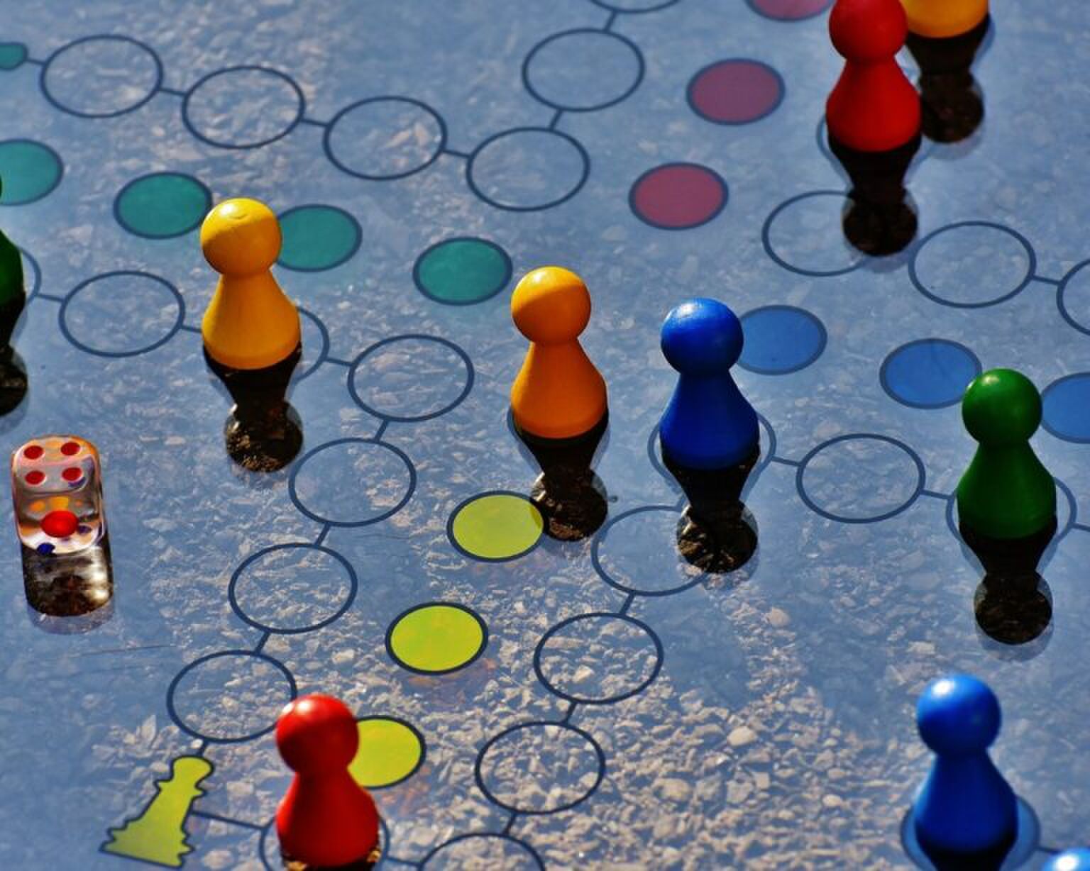 Cheers! Onze favoriete drank spelletjes voor een girls night home