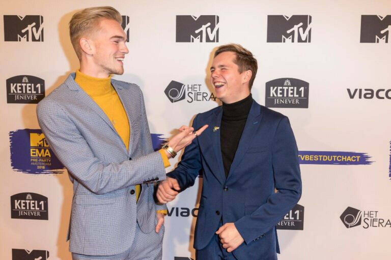 VIDEO: Walibi challenge. Hilarisch, Bram Krikke, Sean en Stefan de Vries