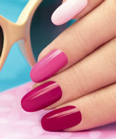 Vrouw deelt schokkende foto waardoor je NOOIT meer acrylnagels wilt