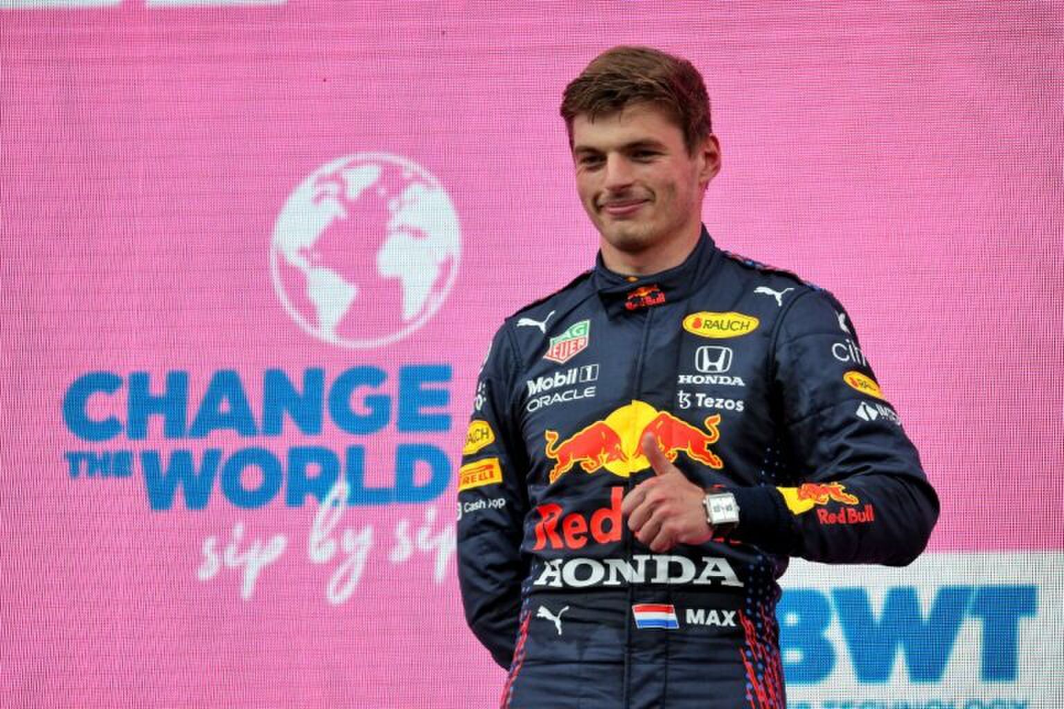 VIDEO: dit zijn de meest toffe momenten van de hotte coureur Max Verstappen