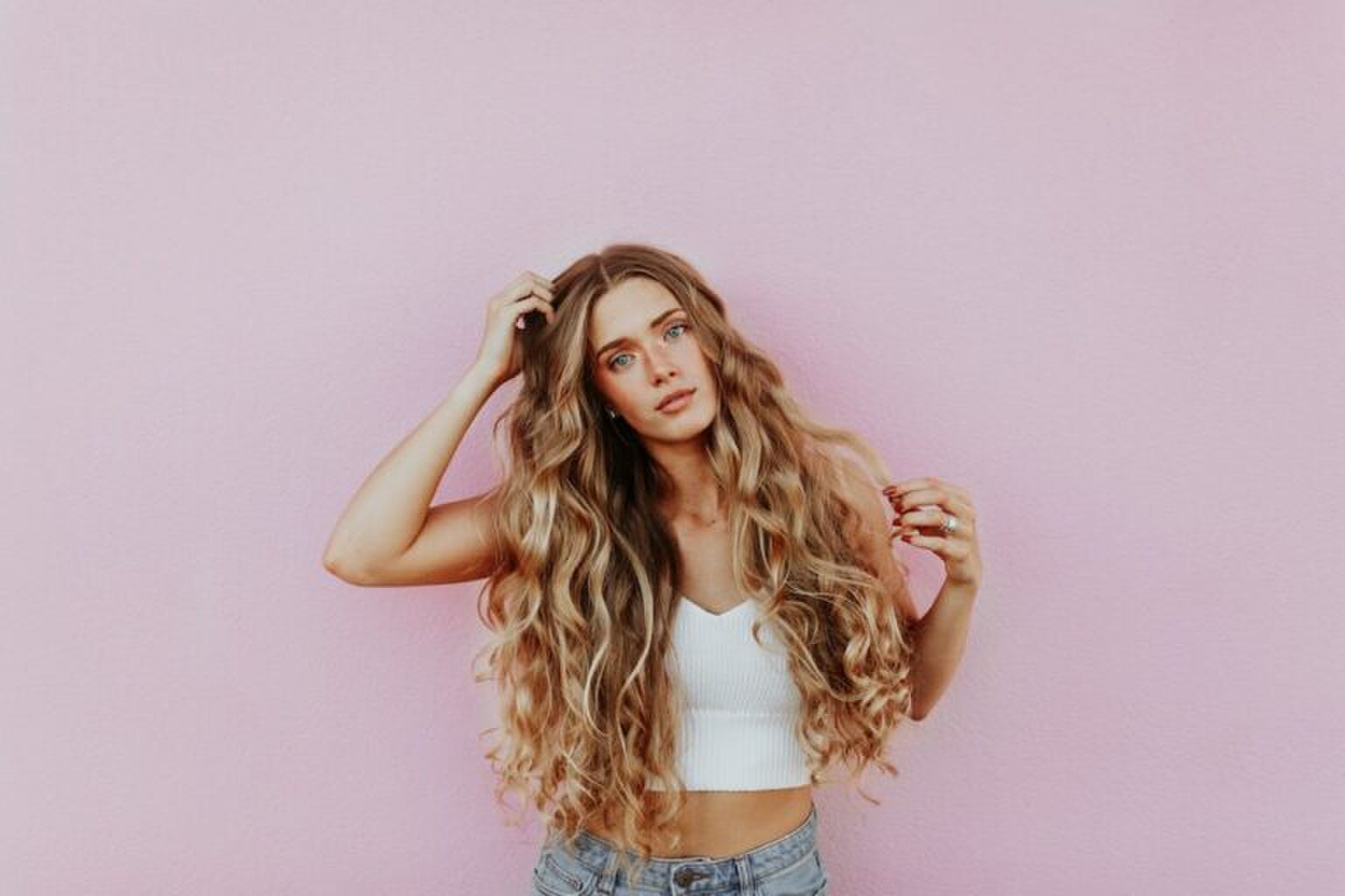 Hot girl summer: deze hairdo&rsquo;s zijn perfect om deze zomer mee te flaneren