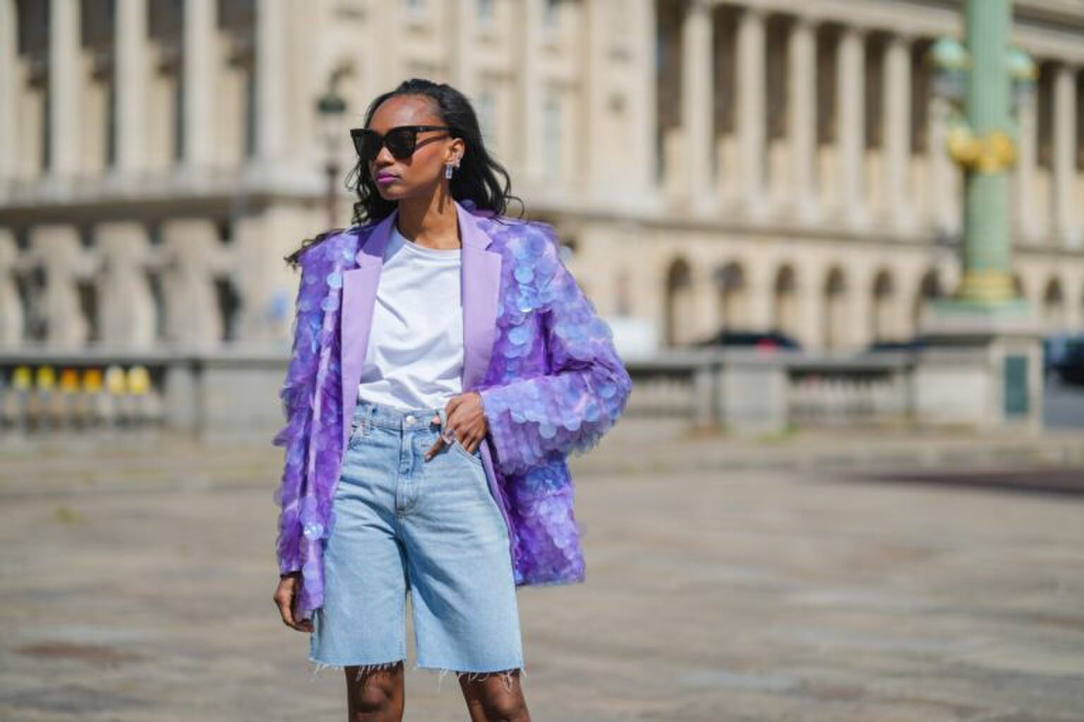 Bermuda shorts is de 90&rsquo;s trend die deze zomer helemaal terugkomt en zo style je ze