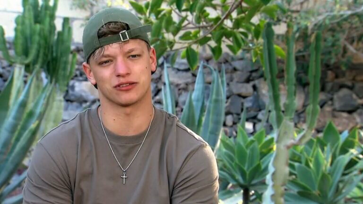 Dusty van Ex On The Beach Double Dutch in coma gehouden na zwaar scooterongeluk