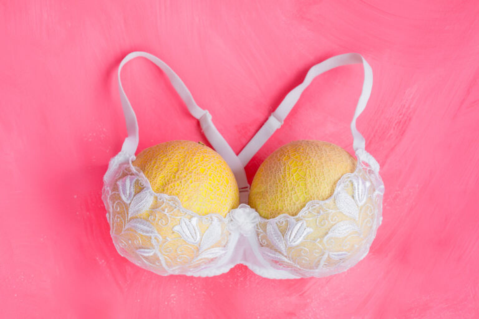 Zo laat jij je borsten groter lijken