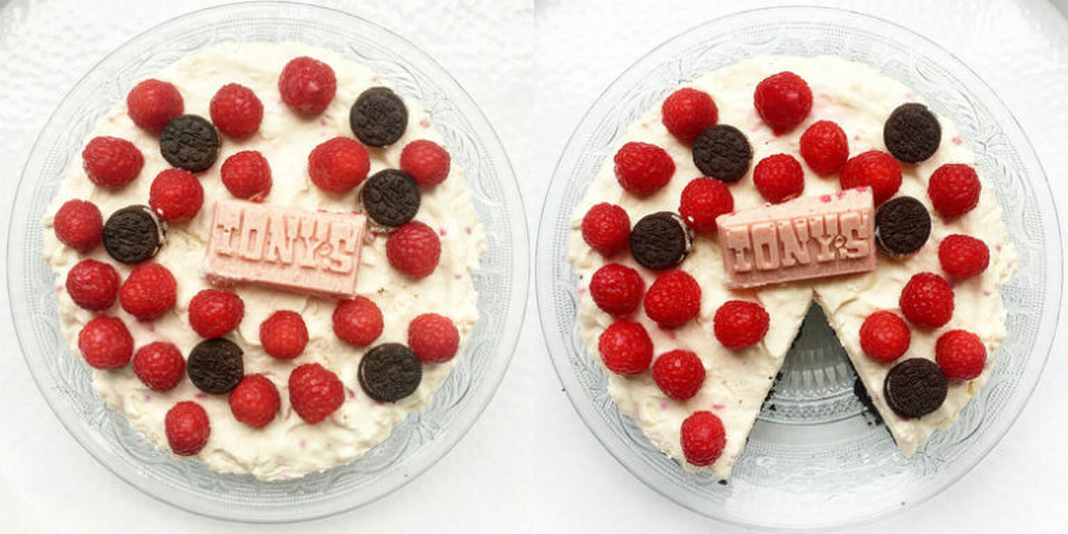 In 5 makkelijke stappen maak jij deze goddelijke Oreo Tony&rsquo;s Chocolonely frambozen cheesecake