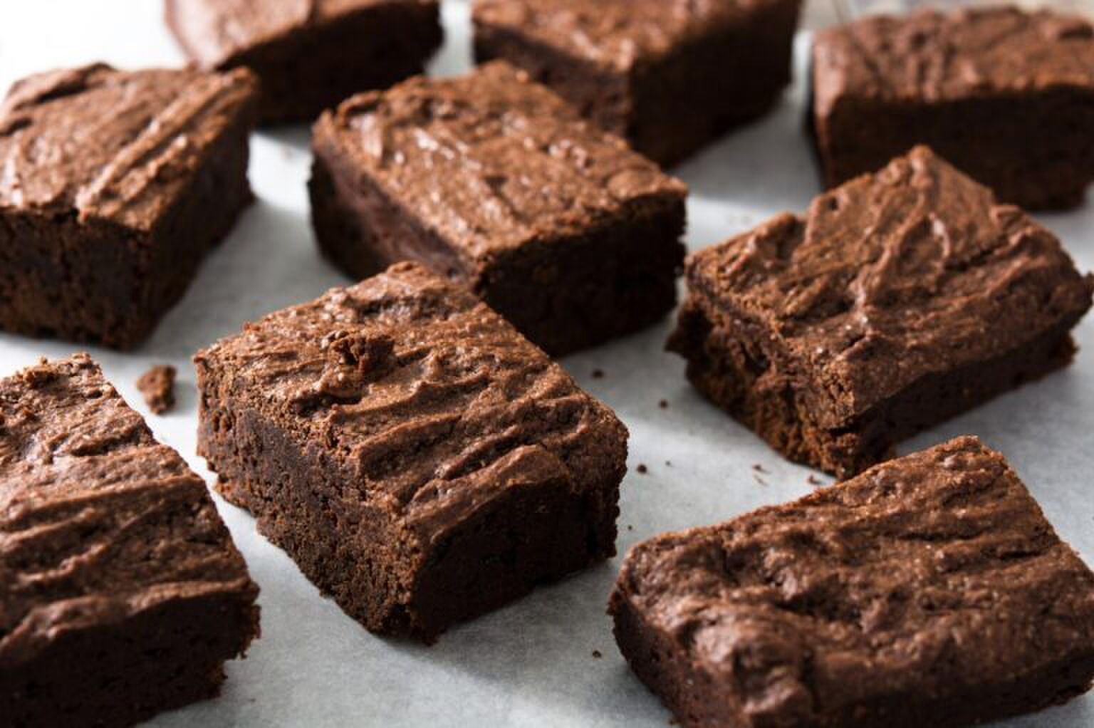Zo maak je Tony&rsquo;s Chocolonely karamel zeezout brownies