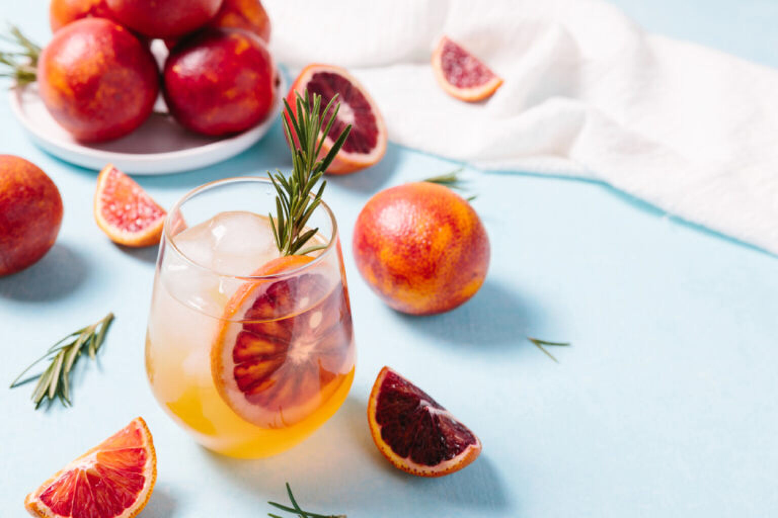 Zo maak je deze zomer de lekkerste Tequila Sunrise Mimosa&rsquo;s