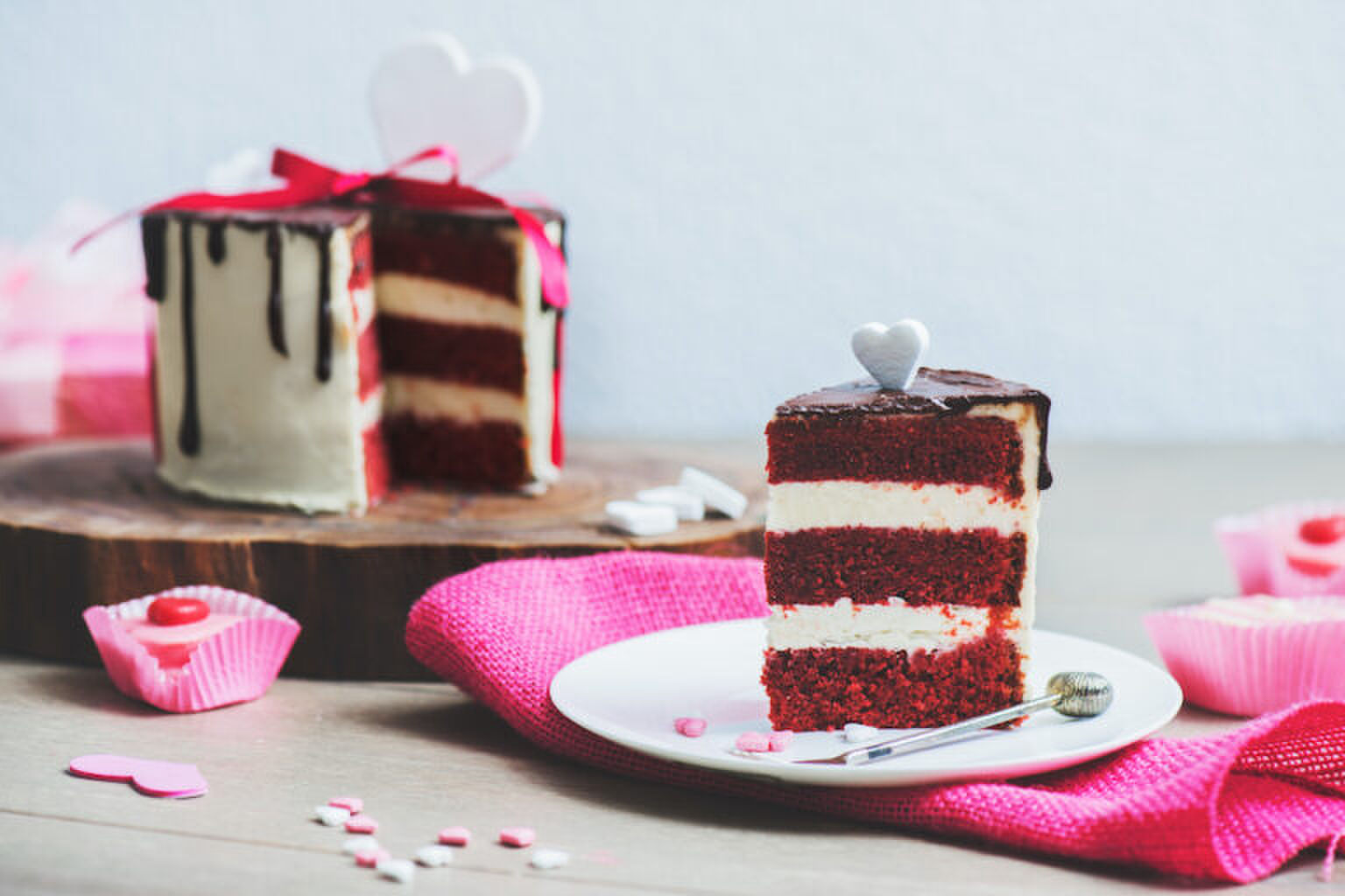 Alle Red Velvet-lovers opgelet! Zo maak je een Red Velvet Drip cake