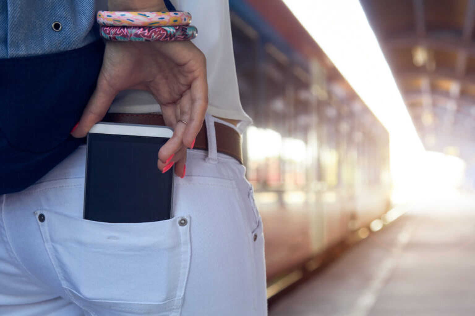 Dit is waarom je je telefoon nooit in je kontzak moet stoppen