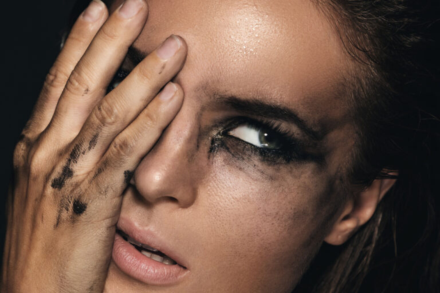 Hack: zo heb je nooit meer mascara boven je oog