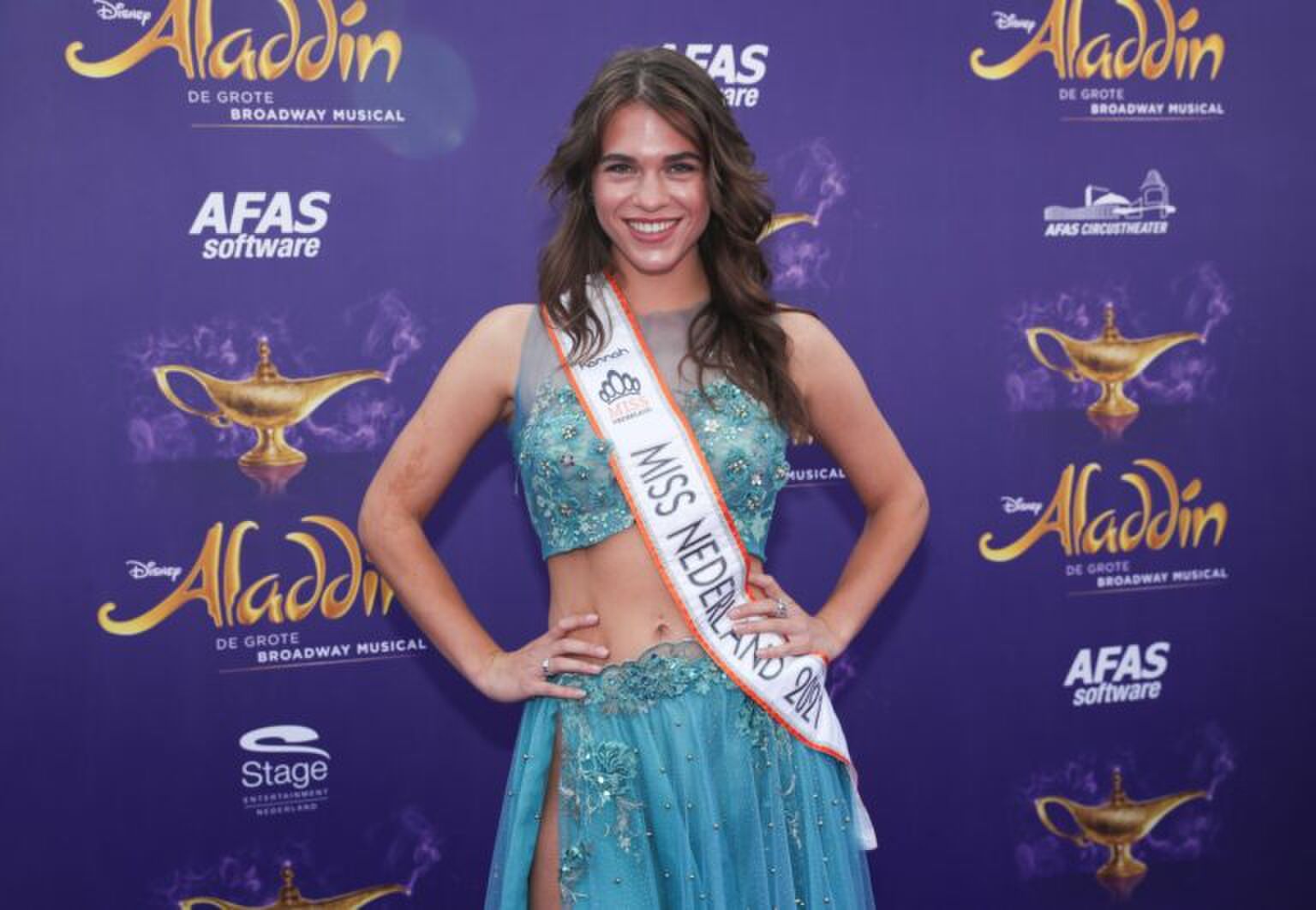 FOTO: Bachelor winnares Julia heeft een gloedjenieuwe auto gekocht