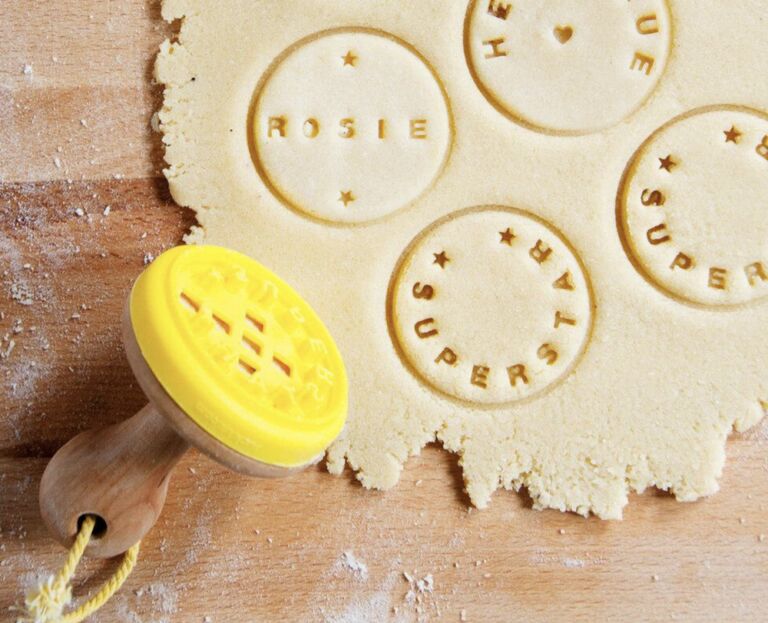 Met deze &lsquo;gepersonaliseerde koekstempel&rsquo; geef jij je baksels een persoonlijke touch